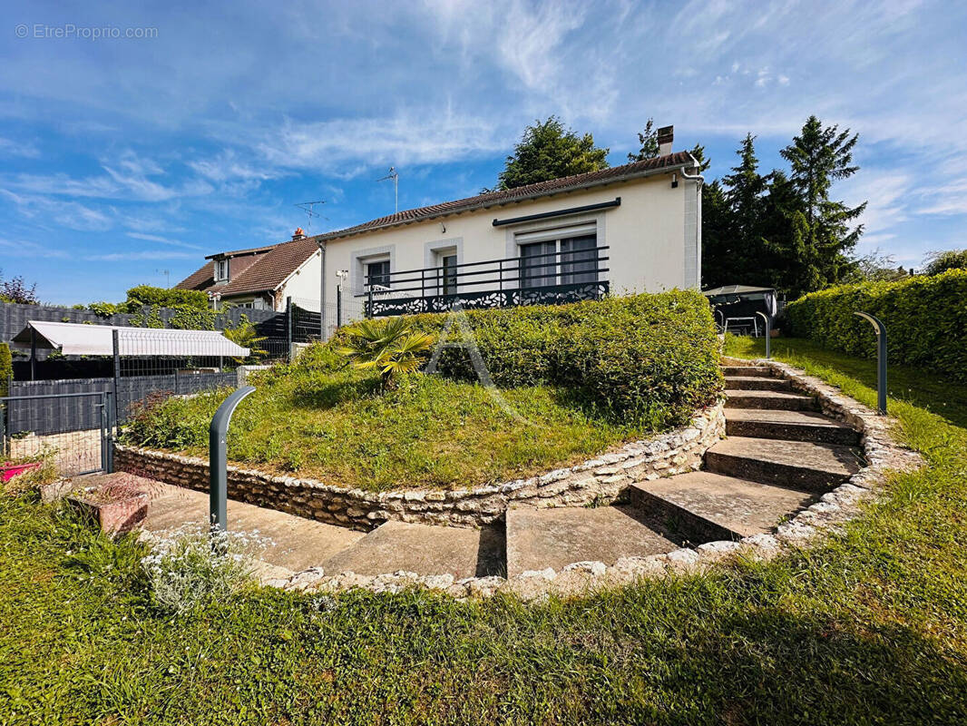 Maison à SAINT-SULPICE-DE-POMMERAY