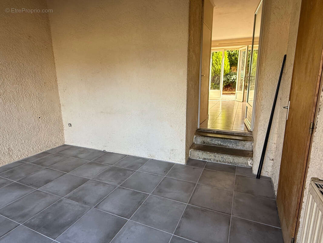 Maison à BLANQUEFORT-SUR-BRIOLANCE