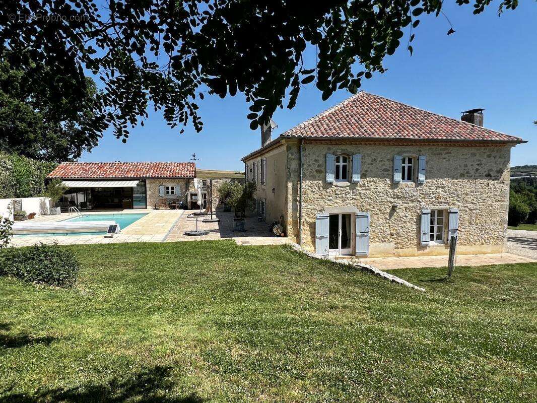 Maison à VIC-FEZENSAC