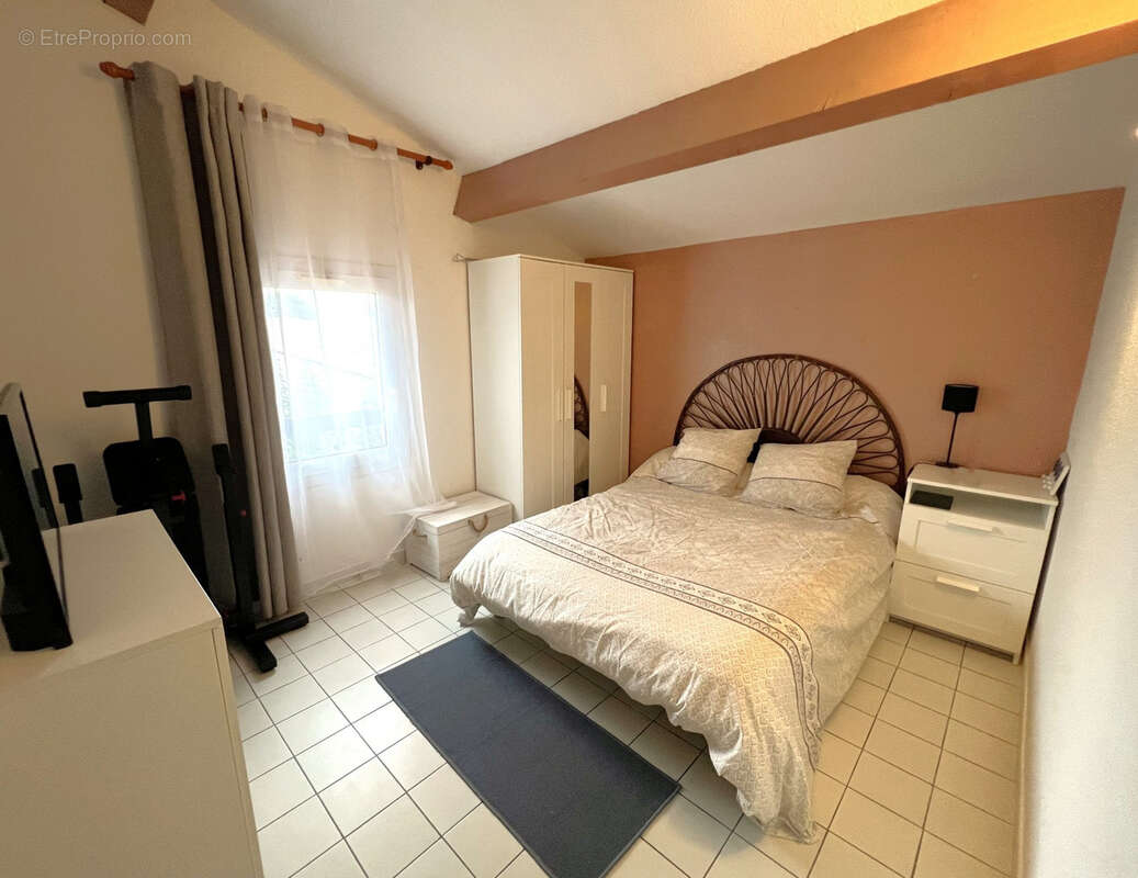 Maison à VIC-LA-GARDIOLE