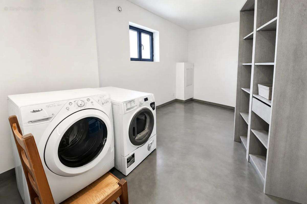 Maison de 390 m² avec terrain de 3 hectares - photo 6
