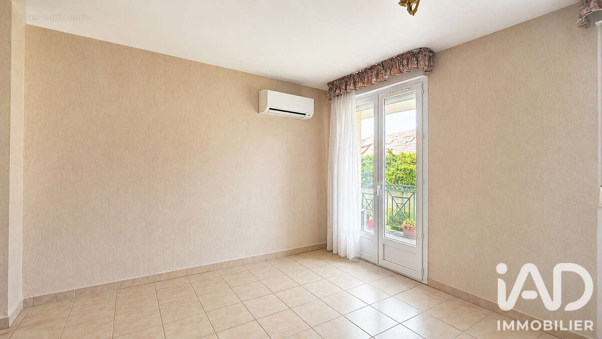 Appartement 55 m² à Mennecy  - photo 3