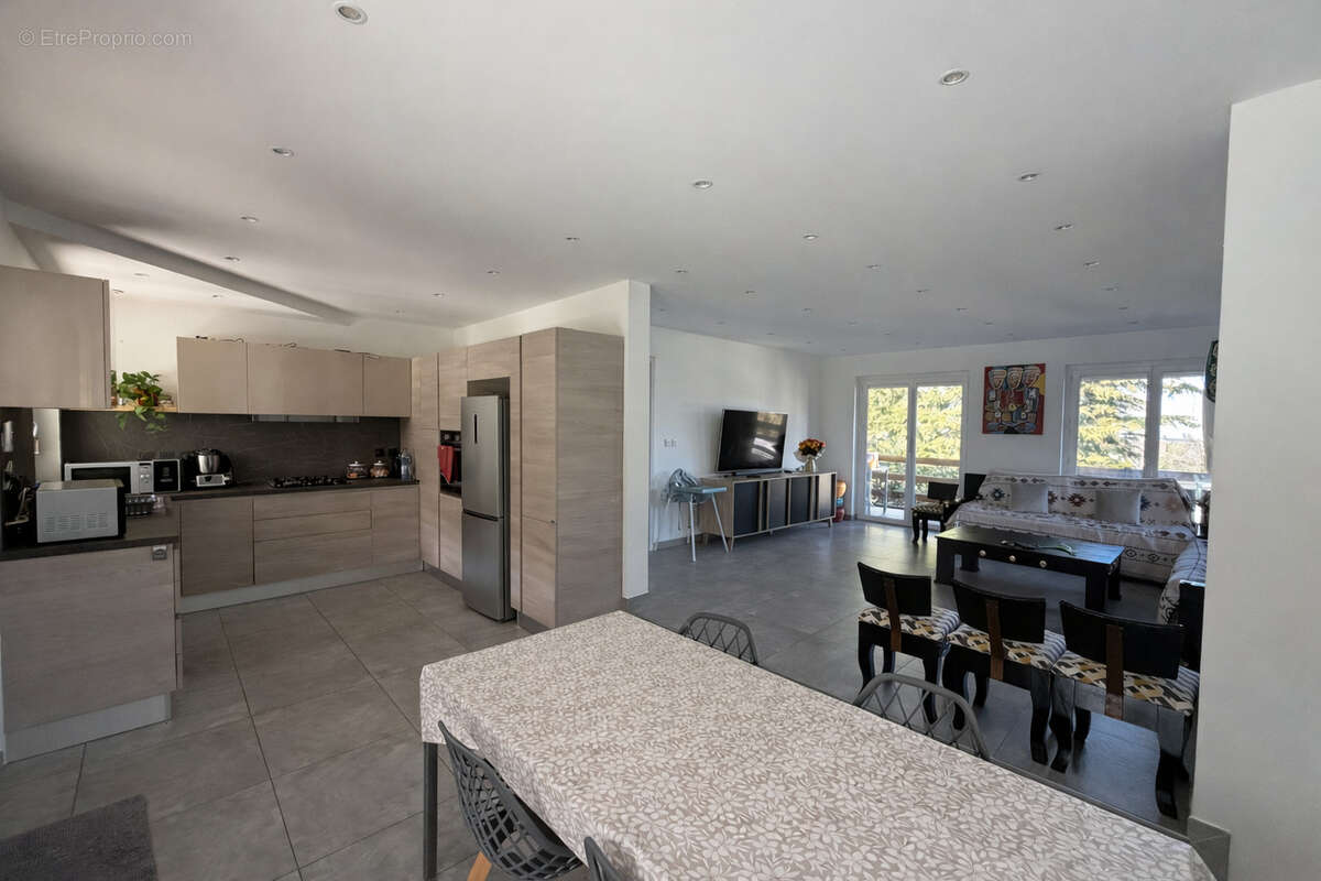 Appartement à VETRAZ-MONTHOUX