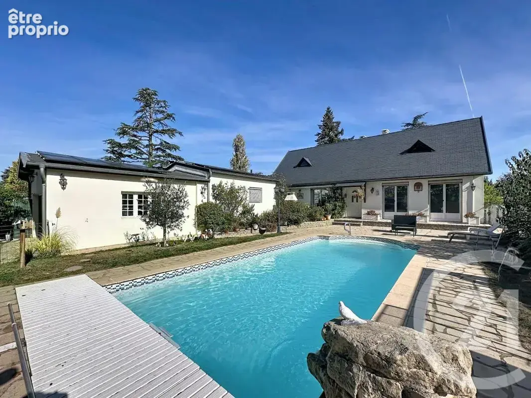 Photo Maison à Charbonnieres-Les-Bains au prix de 870 000€