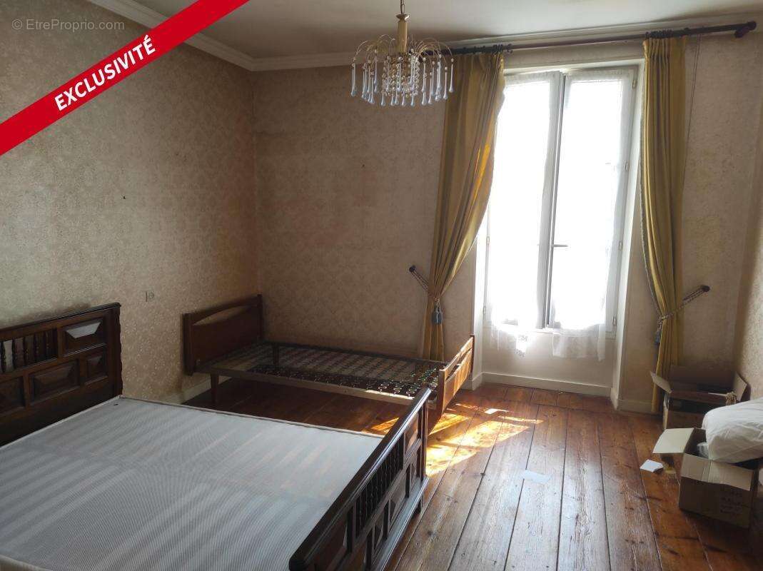 Maison à SAINT-JEAN-D'ANGELY