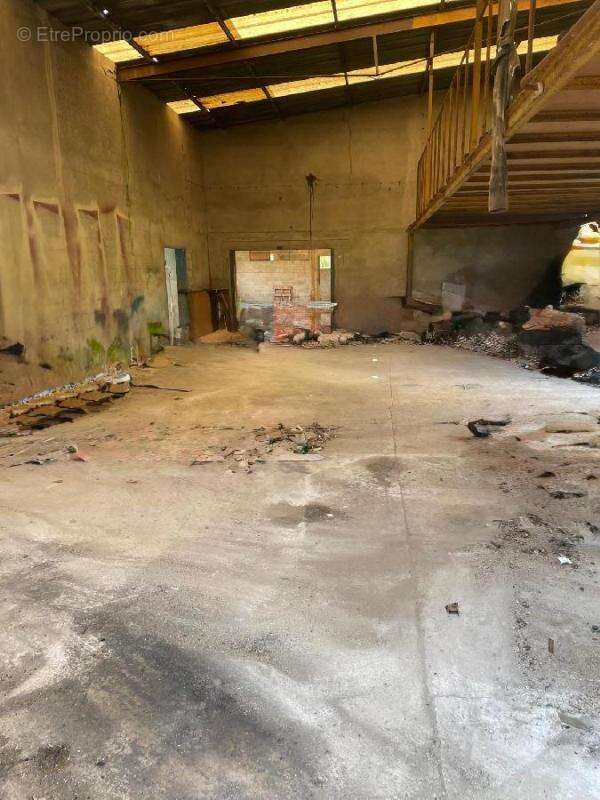 Commerce à COUCY-LE-CHATEAU-AUFFRIQUE