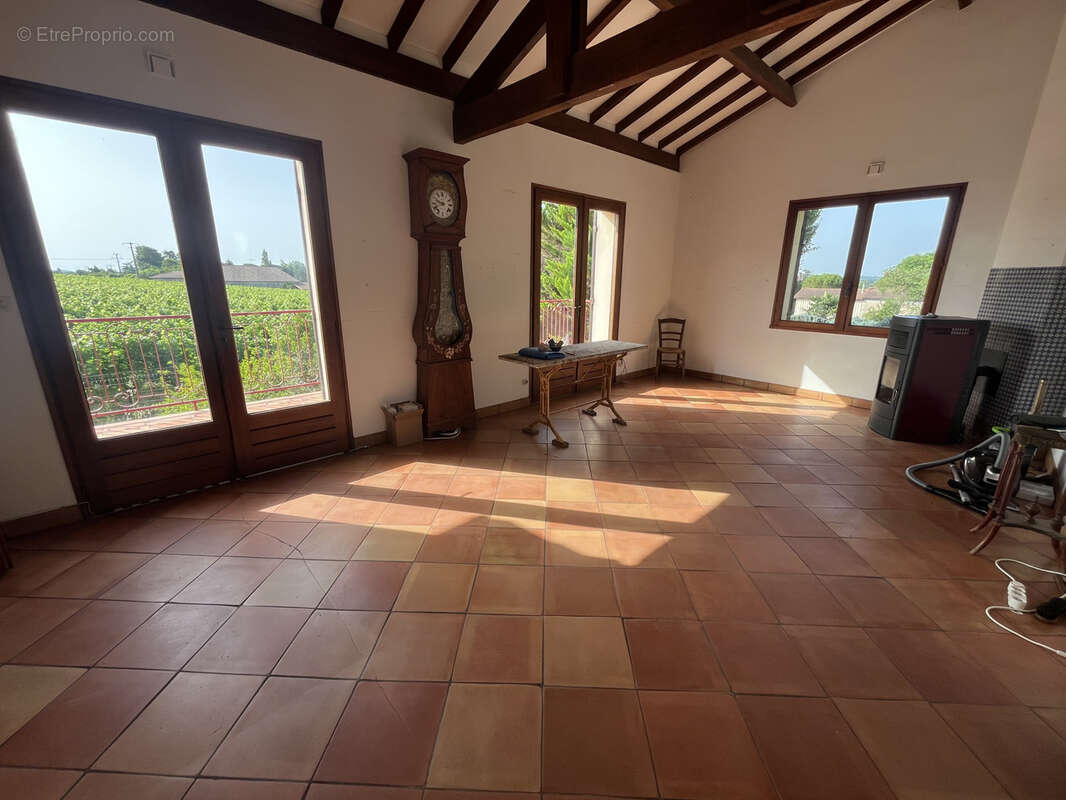 Maison de 140 m2 avec terrasse, balcon et jardin 1300 M2 - photo 3