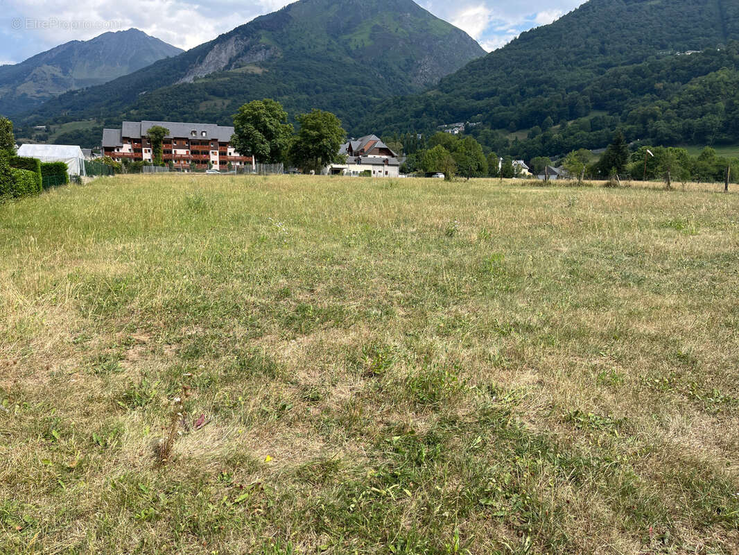 Terrain à LUZ-SAINT-SAUVEUR