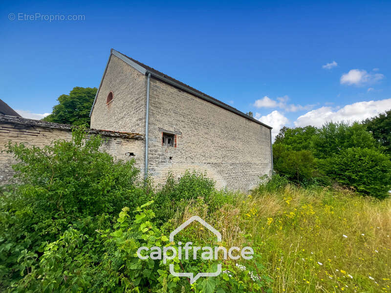 Ensemble immobilier à rénover - photo 11