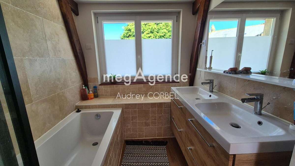 Maison à TREGOMEUR