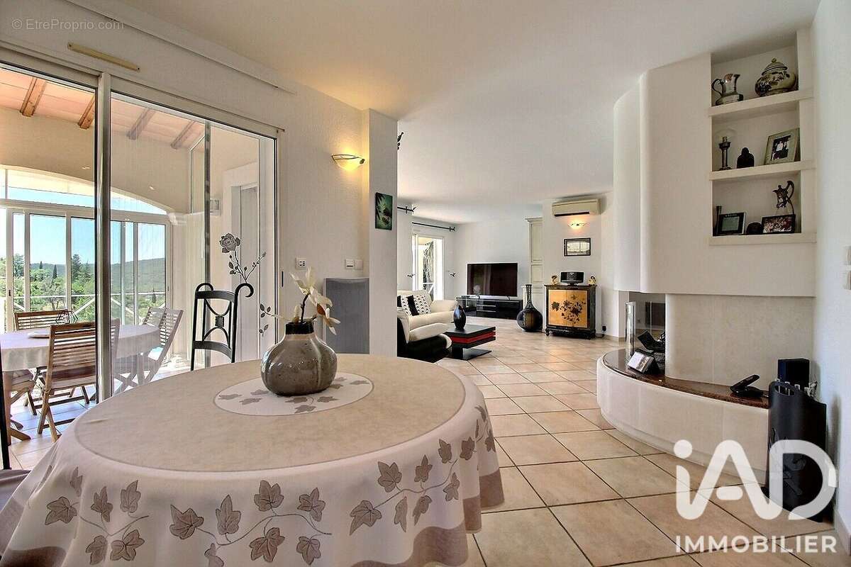 Photo 3 - Maison à LA LONDE-LES-MAURES