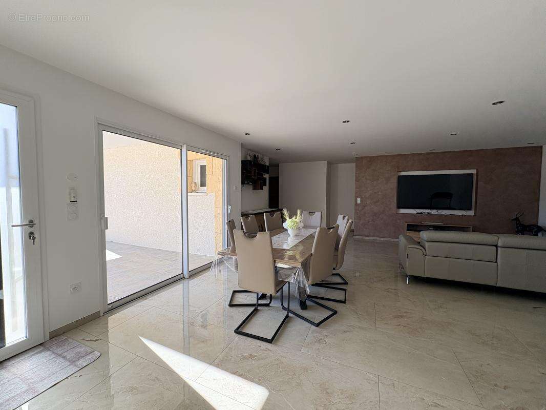 Maison 112 m² à Saint-Savin  - photo 7