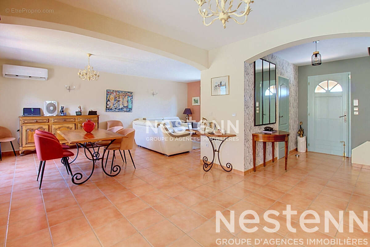 A VENDRE Maison Le Thoronet 6 pièce(s) 130 m2- Terrain 1026m2- Piscine- proche des commerces - photo 2