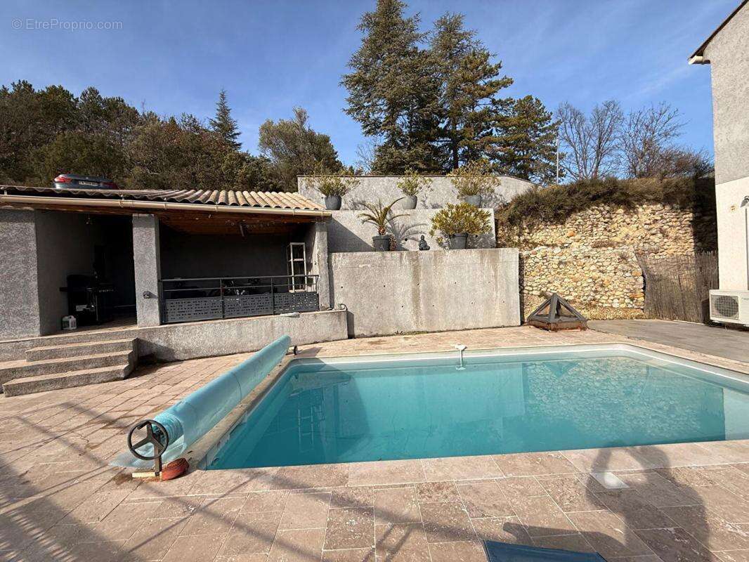 Maison  9 pieces  dune superficie habitable de 224m2 - photo 3