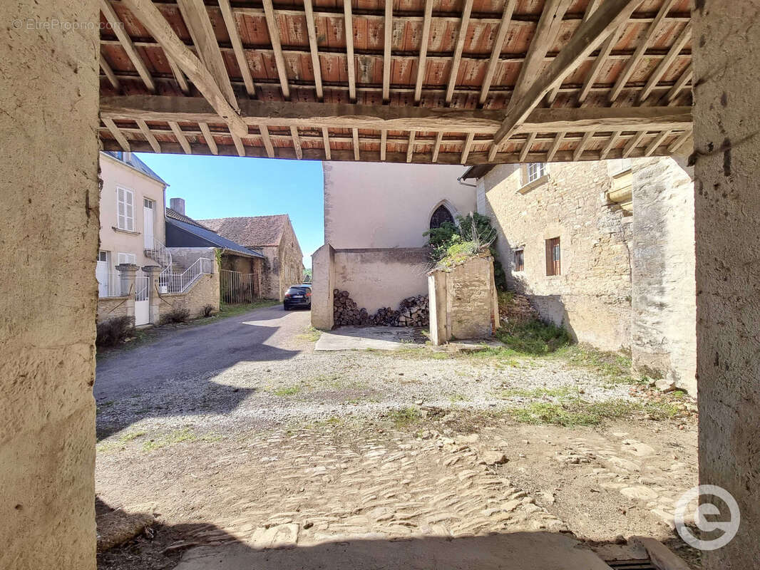 Grange 57m2 avec grenier et cour devant à Annay-la-Côte - photo 7