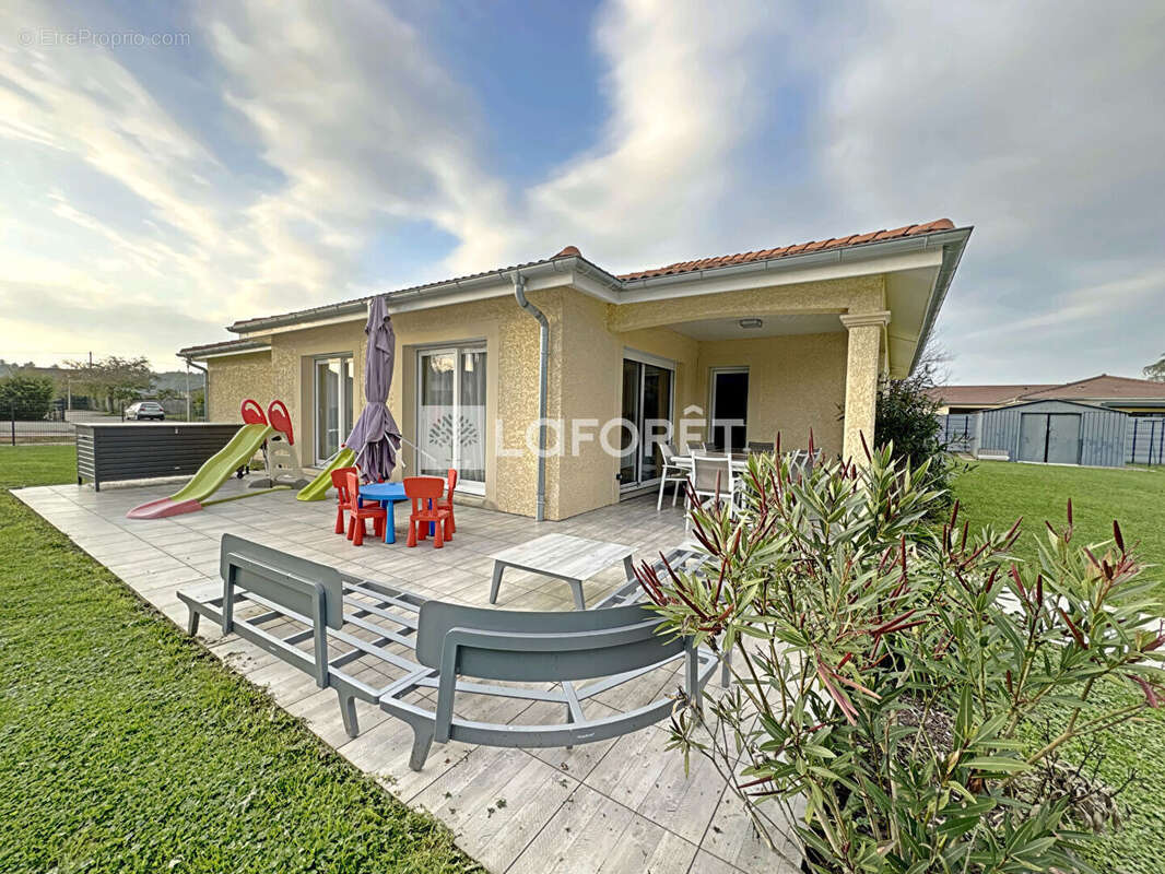 Maison à SAINT-ETIENNE-DU-BOIS