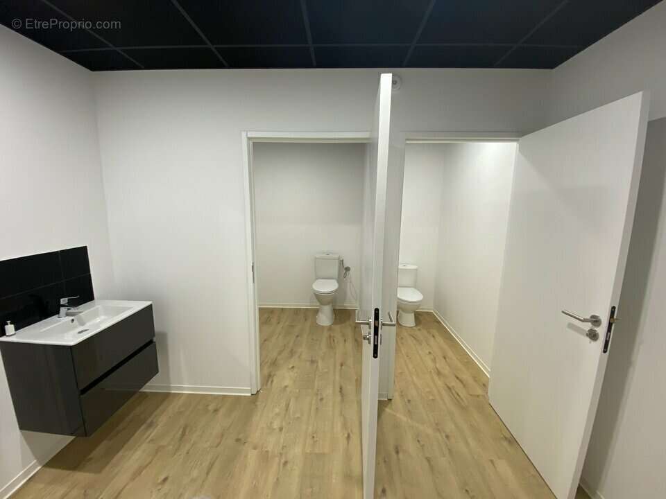 Commerce à ARTIGUES-PRES-BORDEAUX