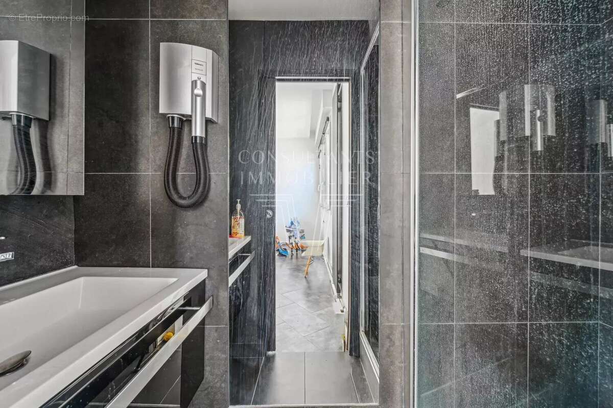 Appartement à NEUILLY-SUR-SEINE