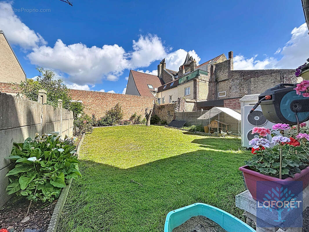 Grande demeure  familiale plein centre de bergues. - photo 2