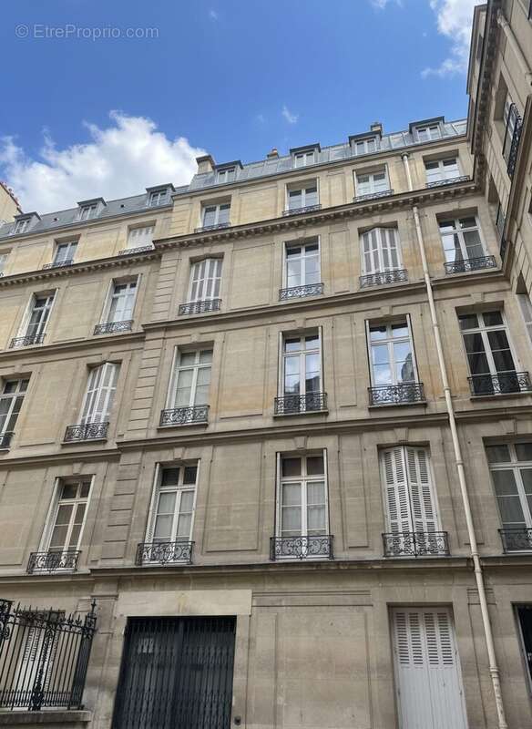 Appartement à PARIS-8E