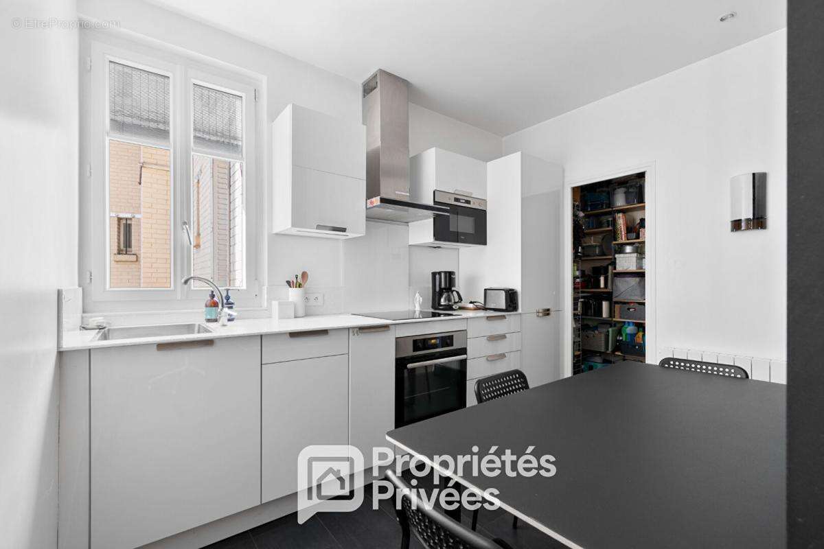 Appartement à COURBEVOIE