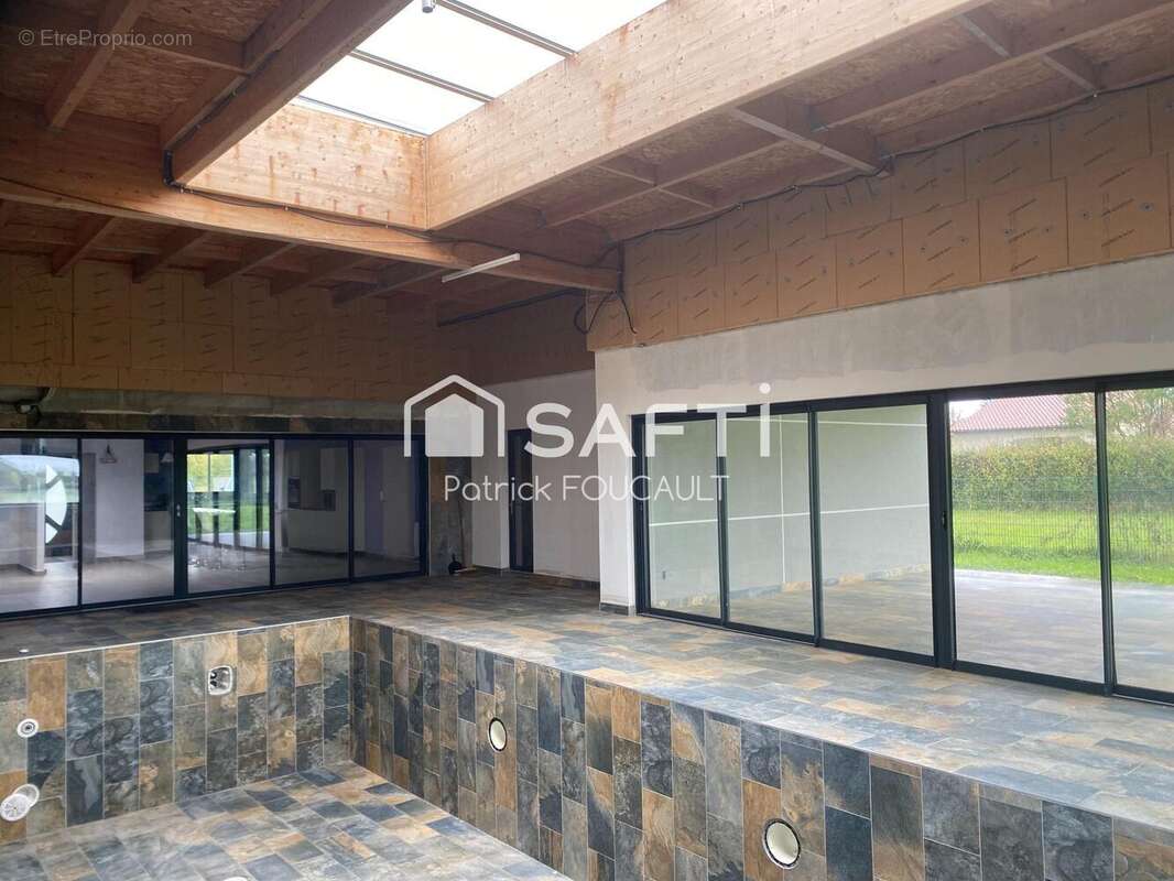 Photo 3 - Maison à LUSIGNAN