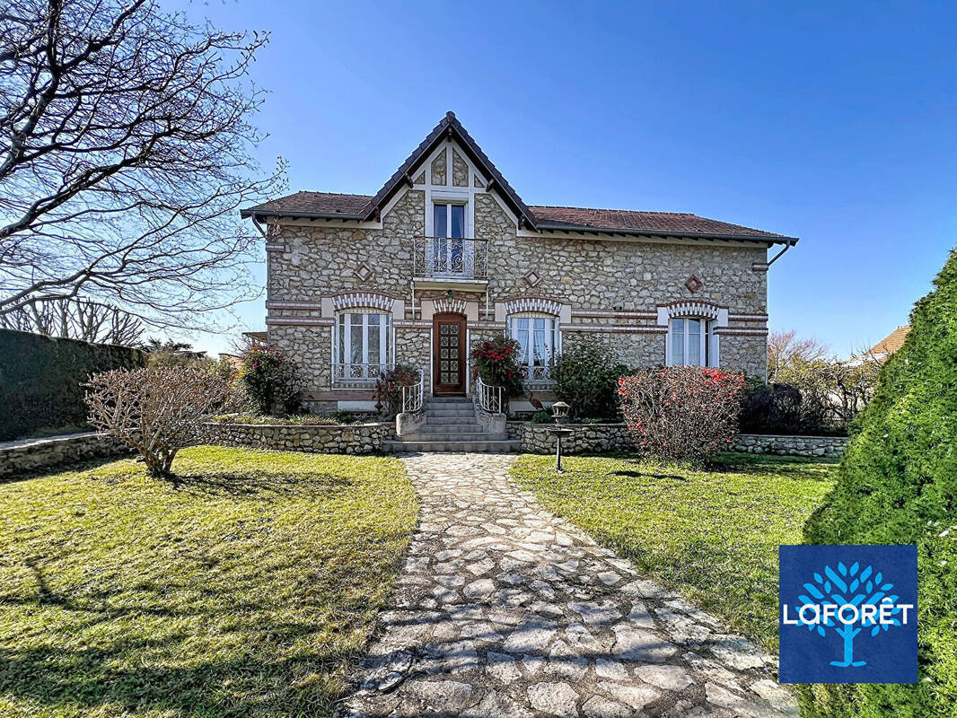 Maison à D'HUISON-LONGUEVILLE