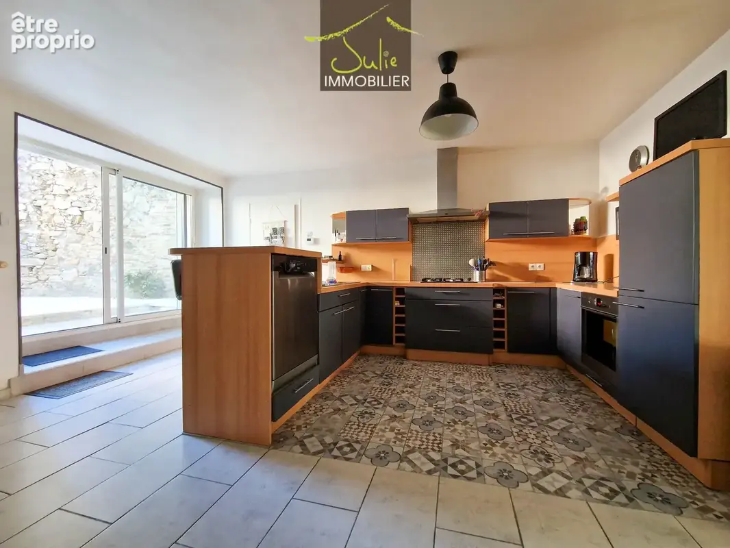 Ensemble immobilier : maison avec appartement et garages - photo 2