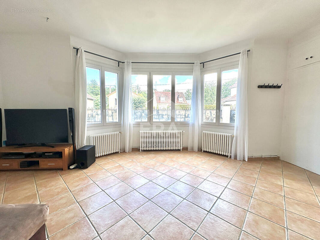 Maison à SAINT-PIERRE-LES-NEMOURS