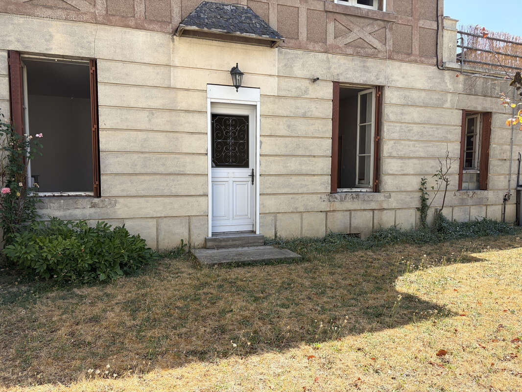 Appartement en rez-de-jardin dans une bâtisse d'exception à Fay-aux-Loges - photo 2