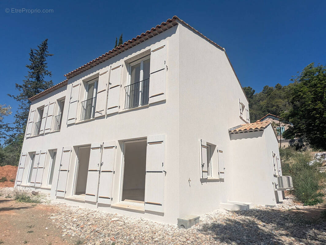 Maison à VILLECROZE