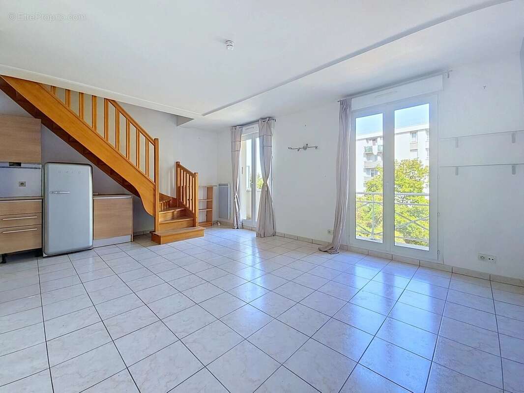La varenne - duplex dernier etage - photo 2