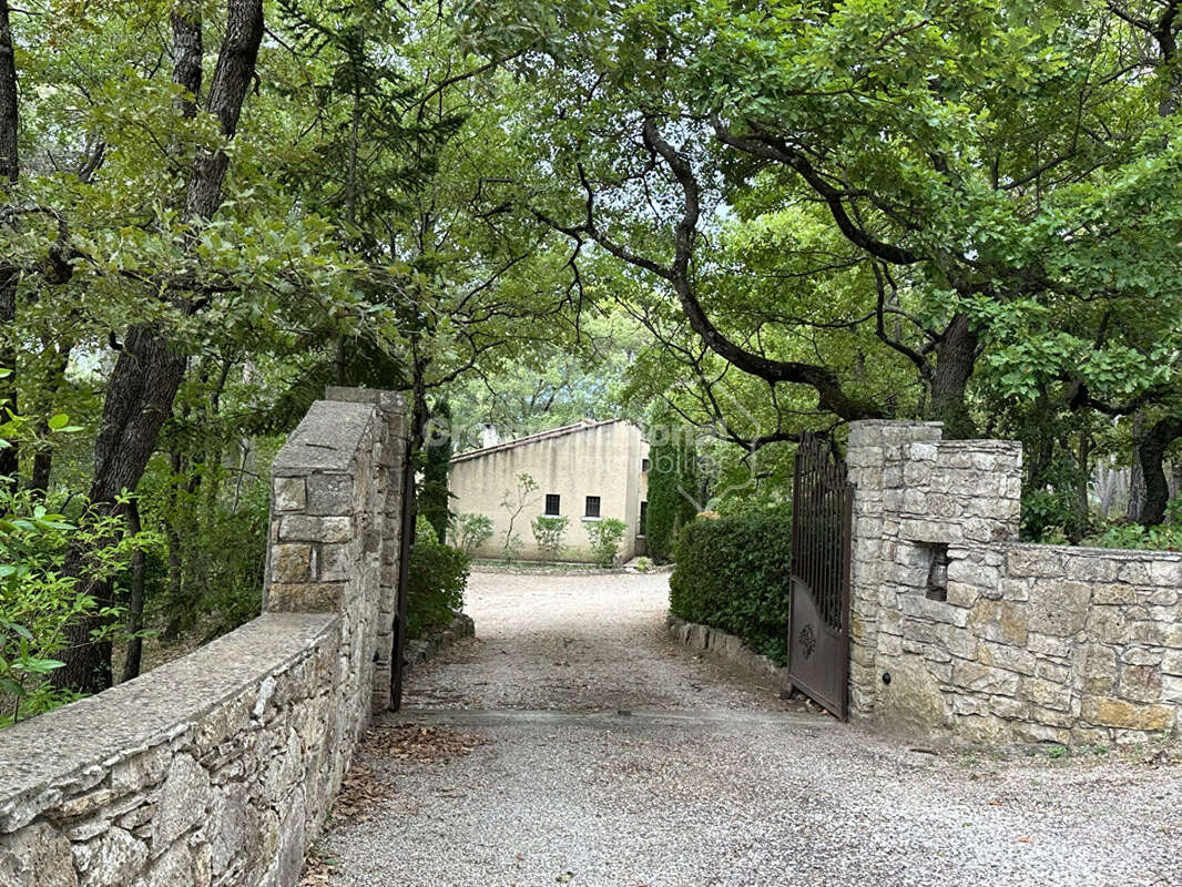 Maison à PERNES-LES-FONTAINES