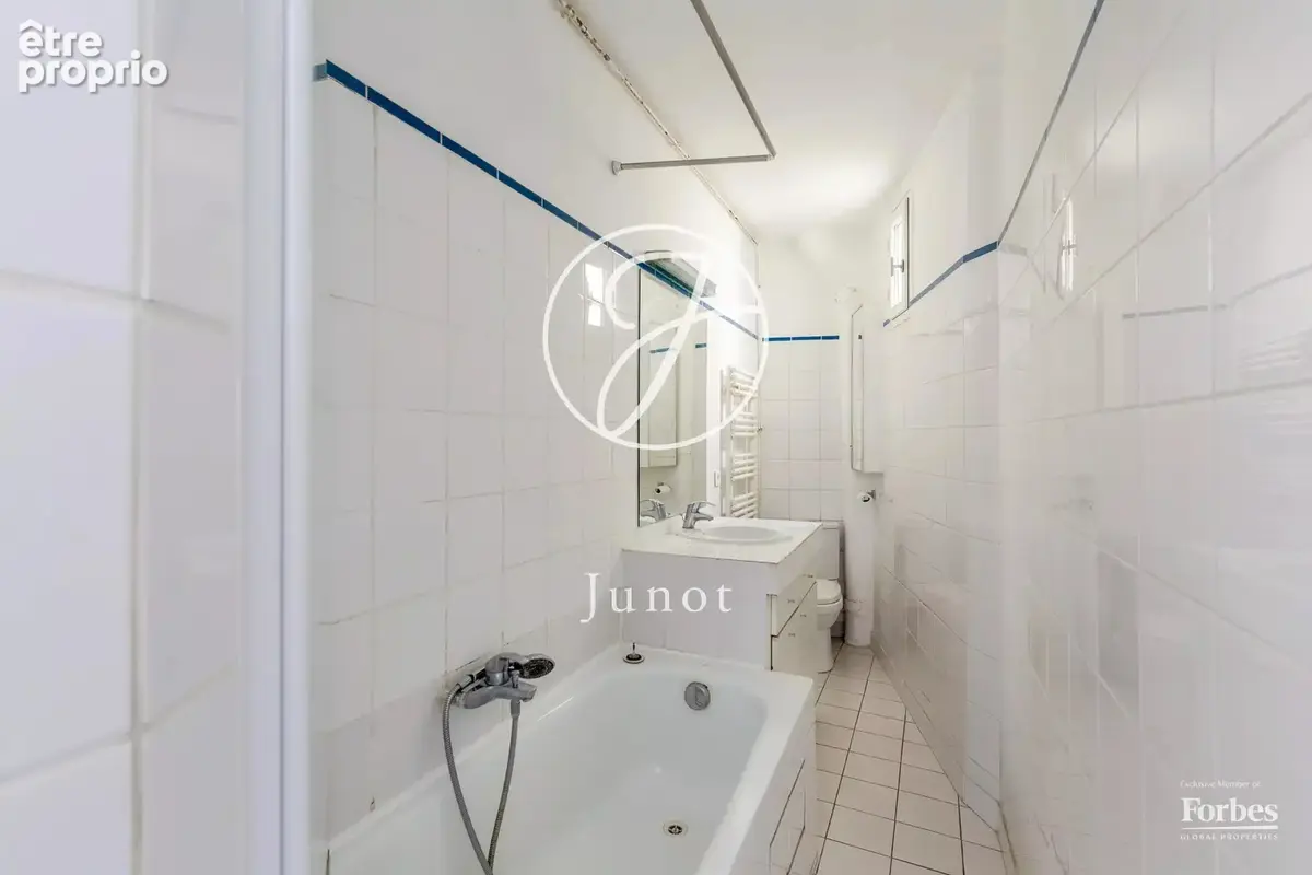 Paris 18e - MONTMARTRE / HAUT LEPIC - 2 pièces - 42,85m² Carrez - Balcon 4,37m² - Vues dégagées - photo 18