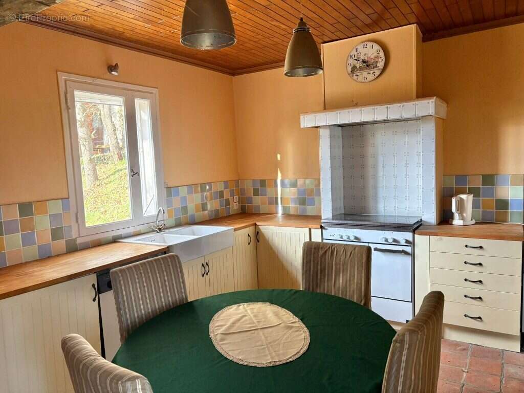 Maison à VIC-FEZENSAC
