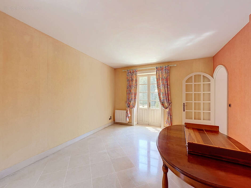 Maison de campagne, parc et grange en parfait état - photo 8