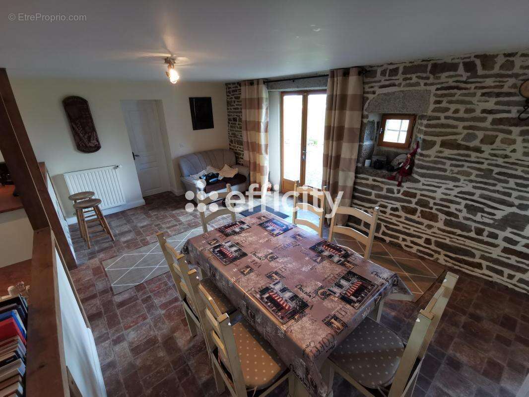 Maison à SAINT-SEVER-CALVADOS