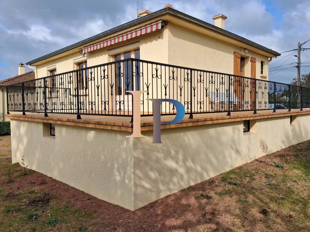 Maison à POUILLY-SOUS-CHARLIEU