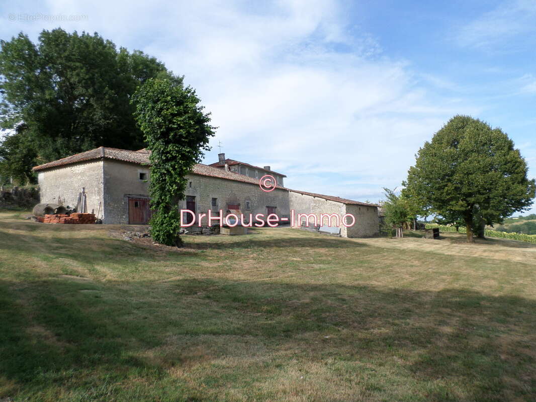 Maison à BARBEZIEUX-SAINT-HILAIRE