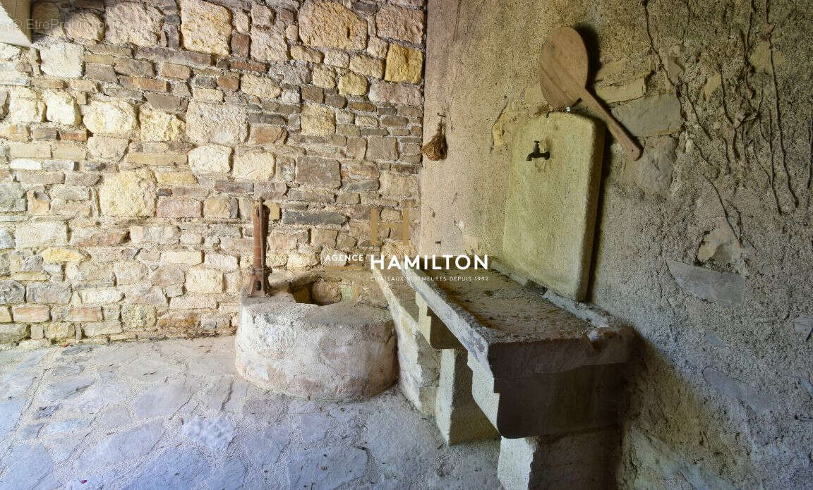 Immeuble historique avec jardin et piscine interieure - ideal projet touristique - photo 17