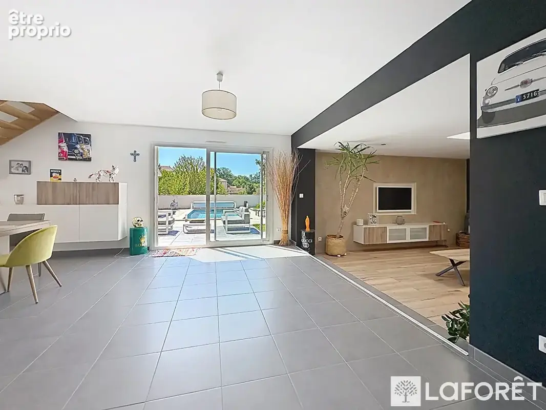 Pusignan - maison familiale récente avec piscine 147m² - photo 3