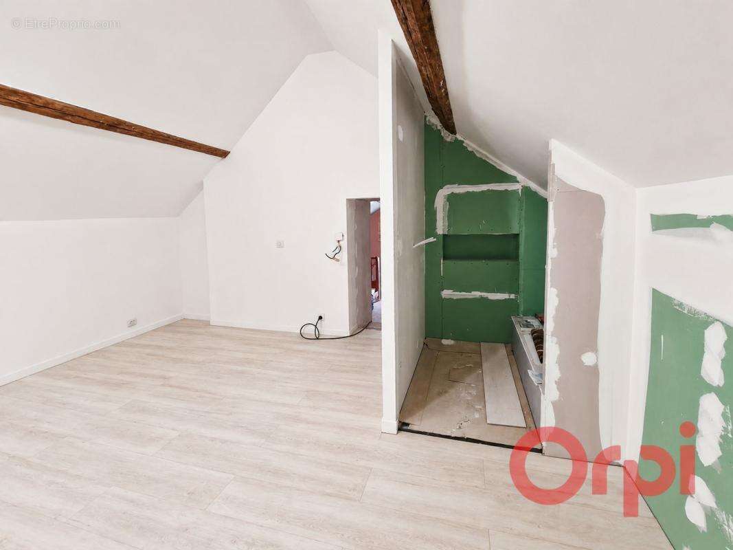 Maison avec grange et dépendances - photo 13
