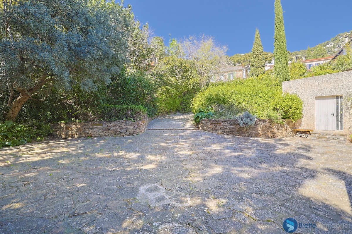 Toulon faron - maison d'architecte t8 sur terraun de 1530m2 arbore - photo 9