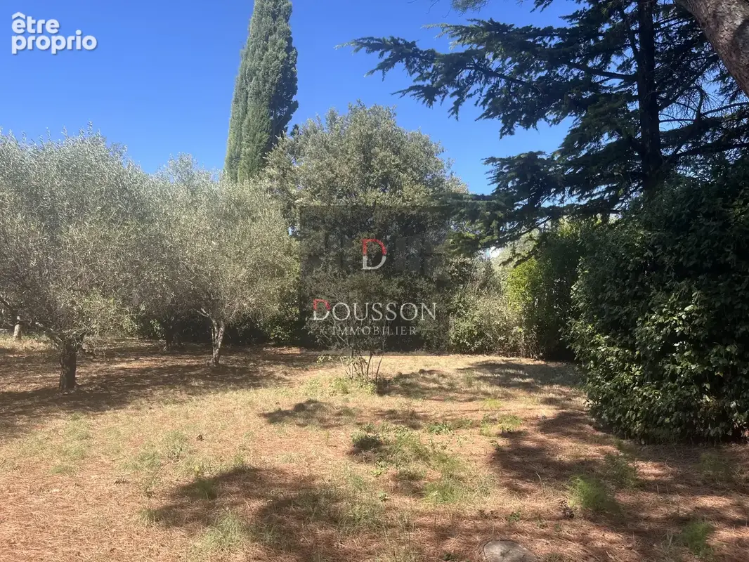 Argilliers   terrain constructible 1 390 m2 - photo 2