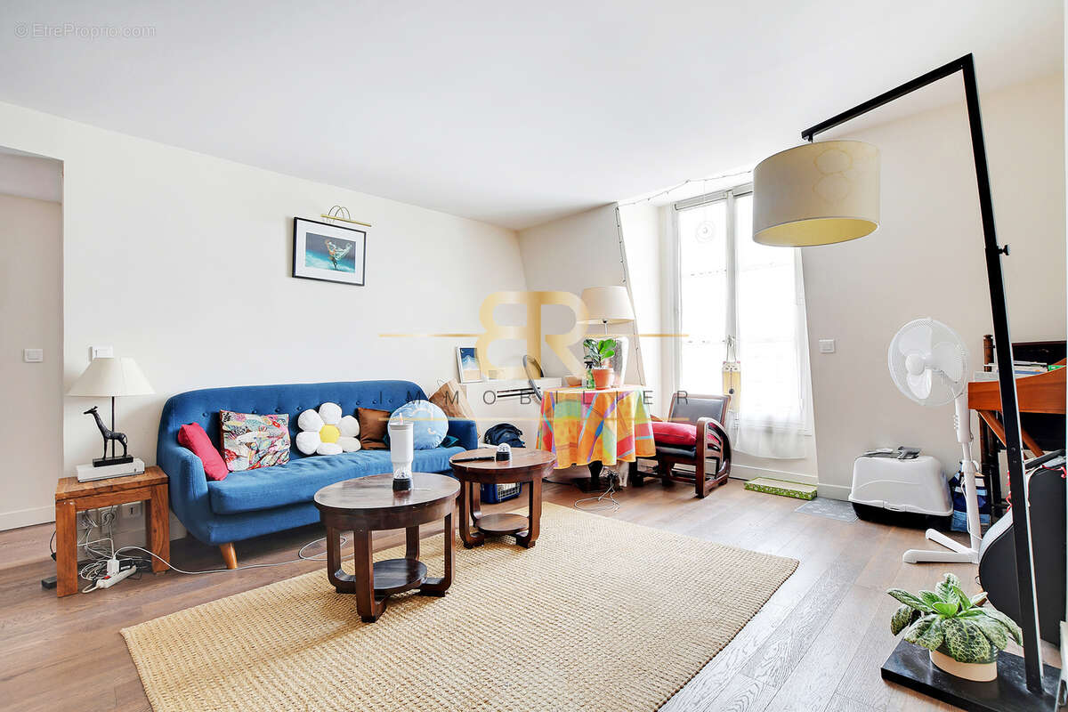 Appartement à PARIS-1E