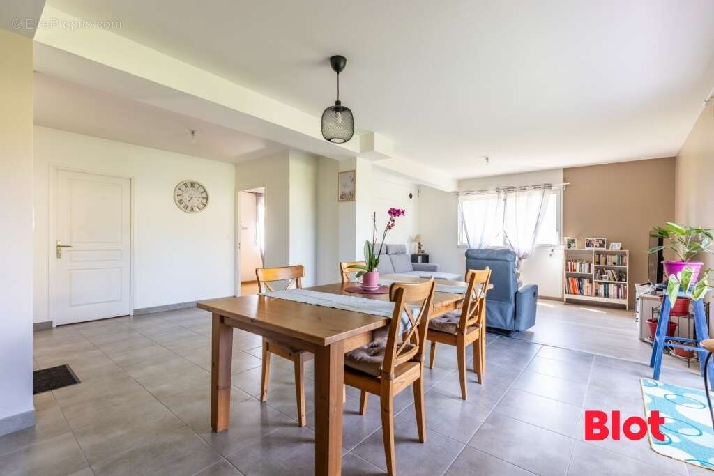 Maison à SAINT-PIERRE-LA-COUR