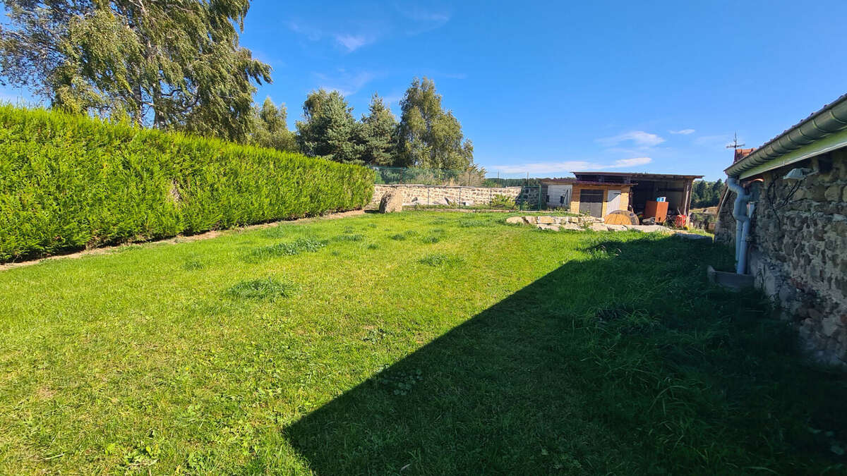 Maison à SAINT-ROMAIN-LACHALM