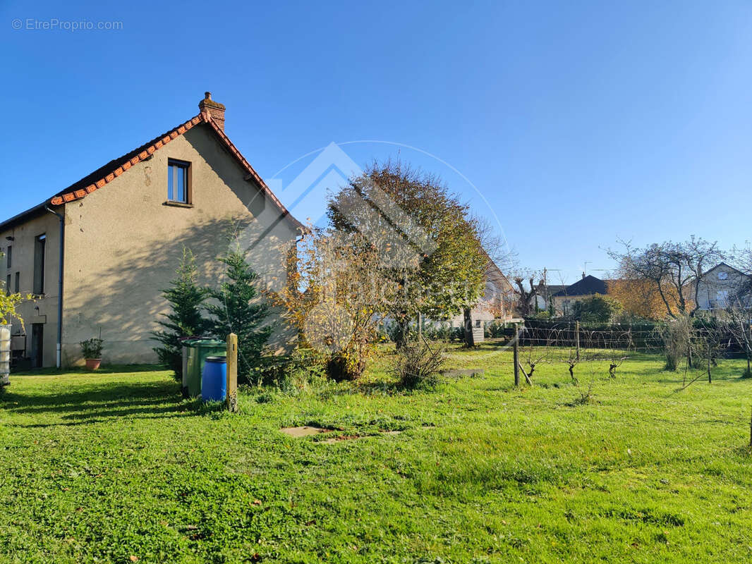 Maison à YZEURE