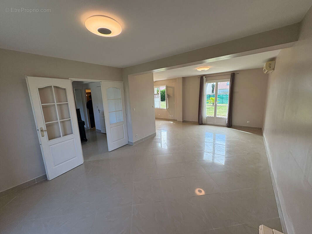 Maison à TRACY-LE-VAL