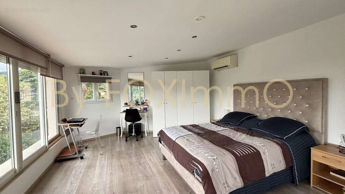 Maison à MANDELIEU-LA-NAPOULE